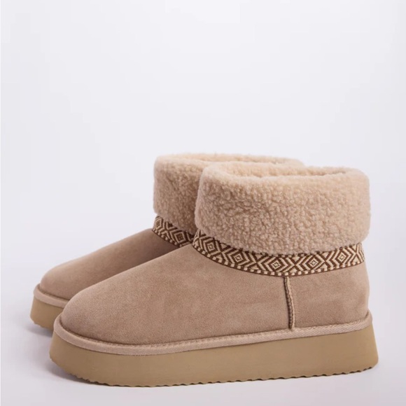 Sand Platform Boots - Picture 3 of 8